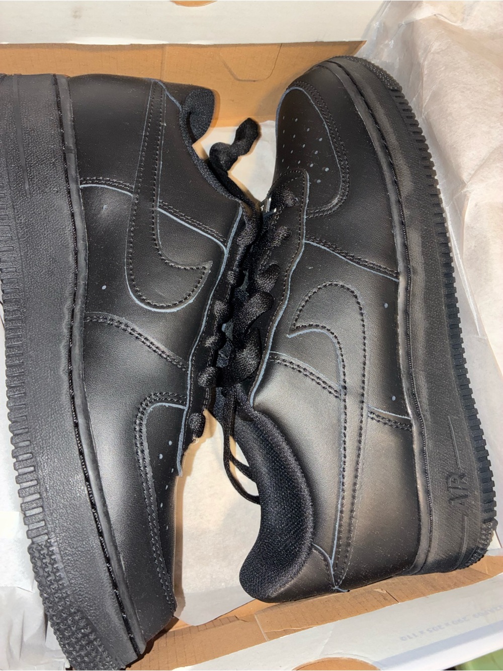 Nike Black Low-Top Sneakers with Subtle Stitching